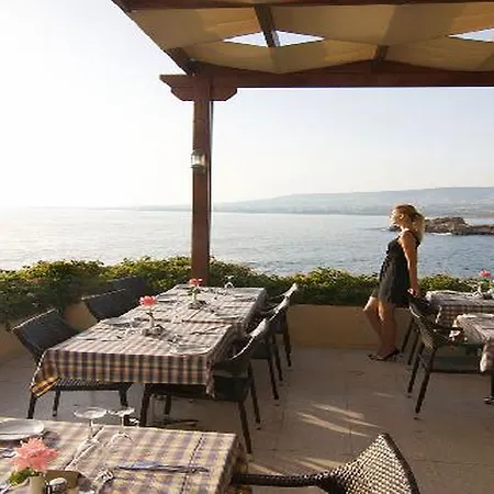 Cynthiana Hotel Kissonerga