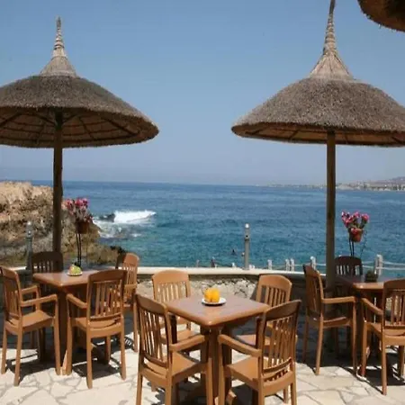 Cynthiana Hotel Kissonerga