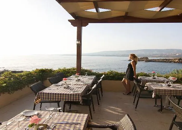 Cynthiana Hotel Kissonerga